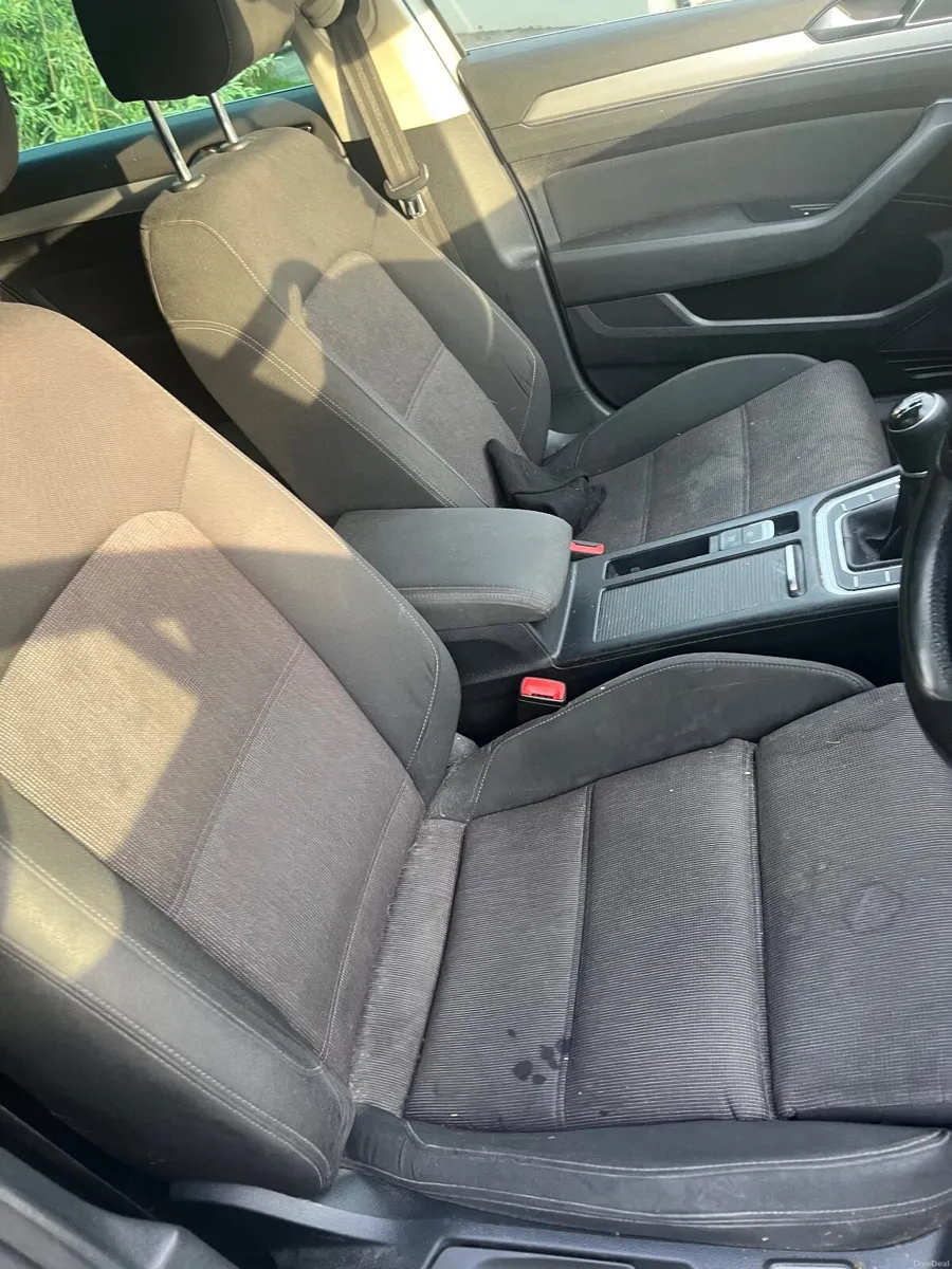 Volkswagen Passat 2016 - Image 5