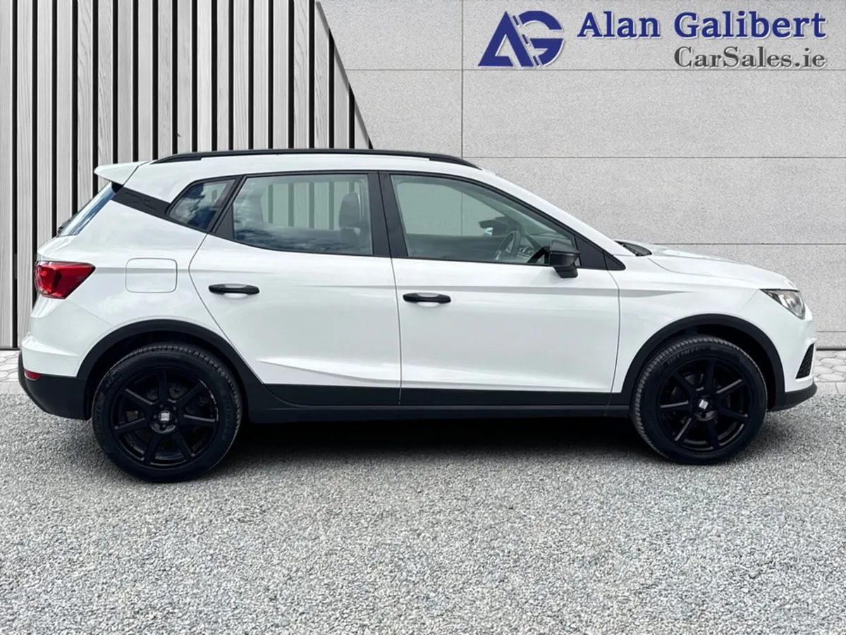 SEAT Arona 1.0 Turbo Sport Black Edition - Image 3
