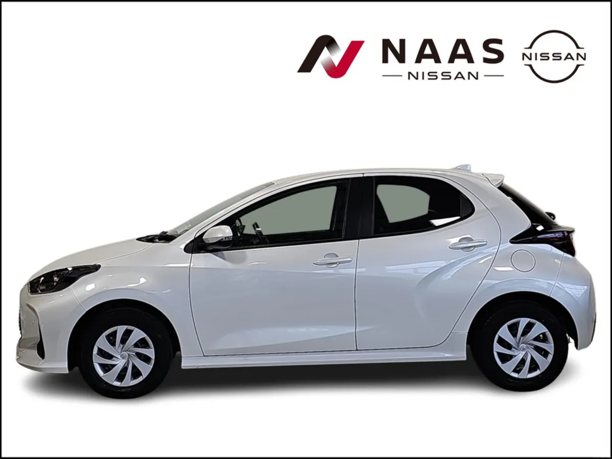 Toyota Yaris HYBRID 1.5  LUNA SPORT - Image 3