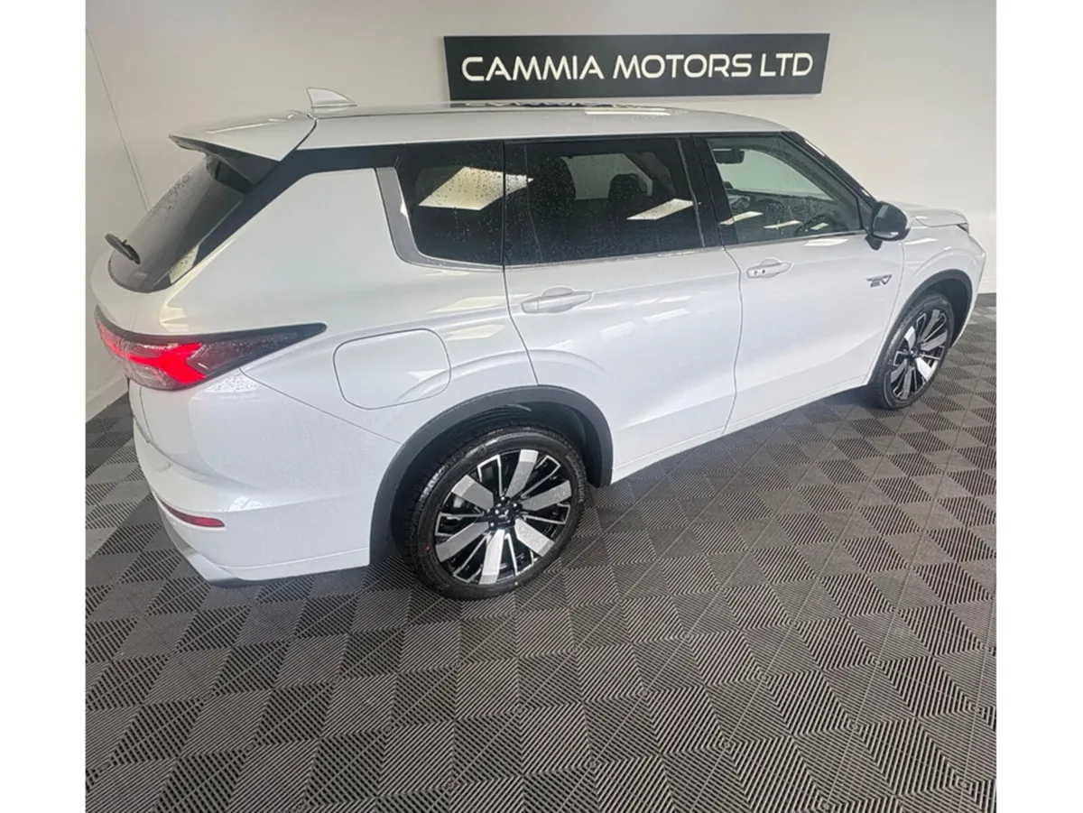 Mitsubishi Outlander MITSUBISHI OUTLANDER PHEV AUT - Image 2
