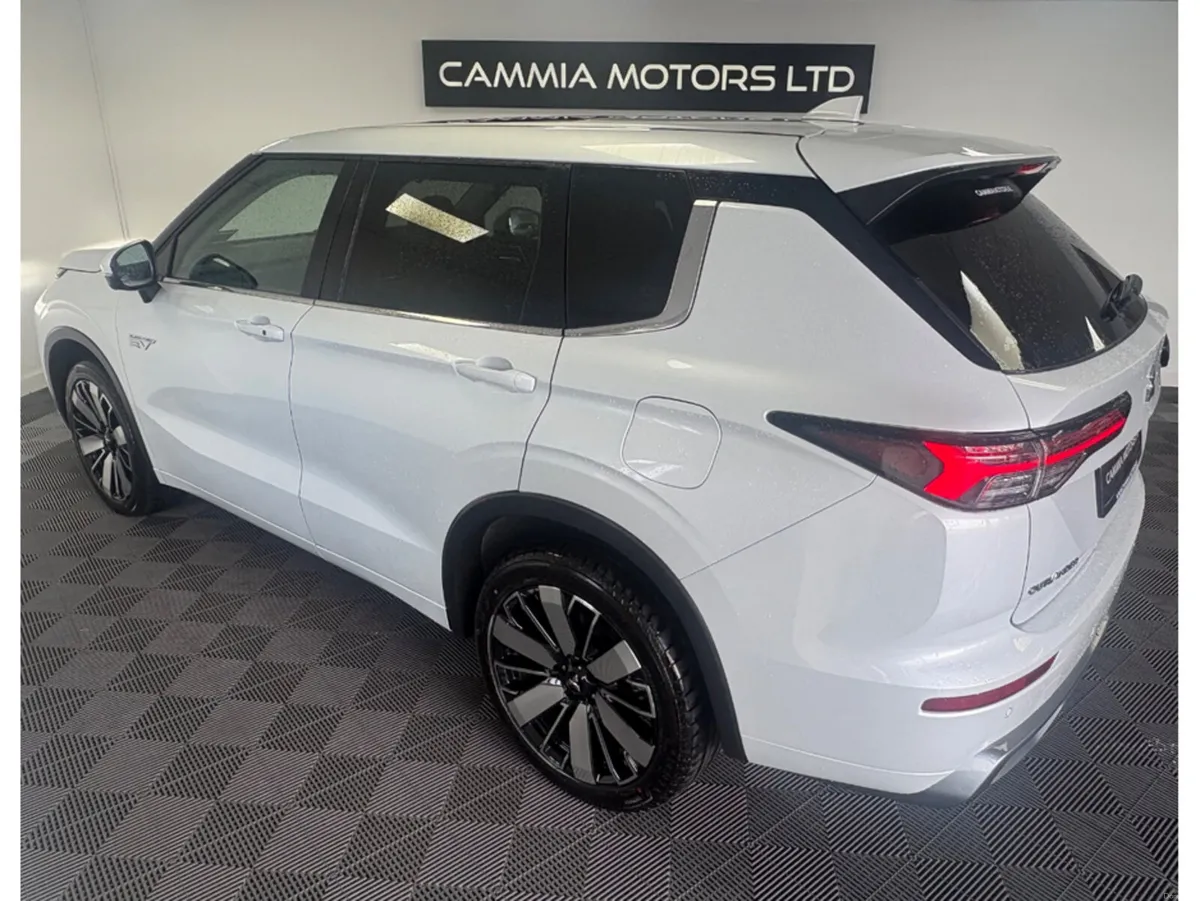 Mitsubishi Outlander MITSUBISHI OUTLANDER PHEV AUT - Image 3