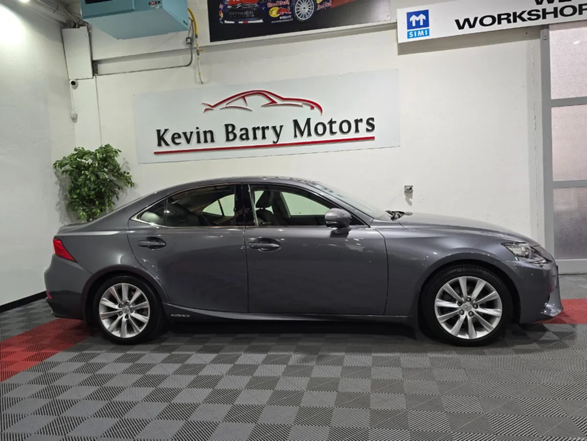 Lexus IS 2.5 HYBRID EXECUTIVE EDITION AUTOMATIC ** - Image 5