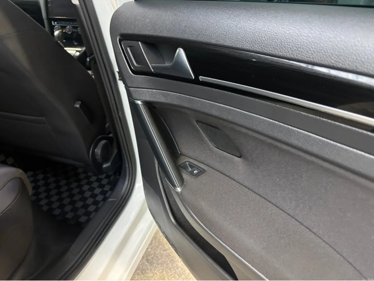 Volkswagen Golf 1.4 TSi Hi Line automatic - Image 2