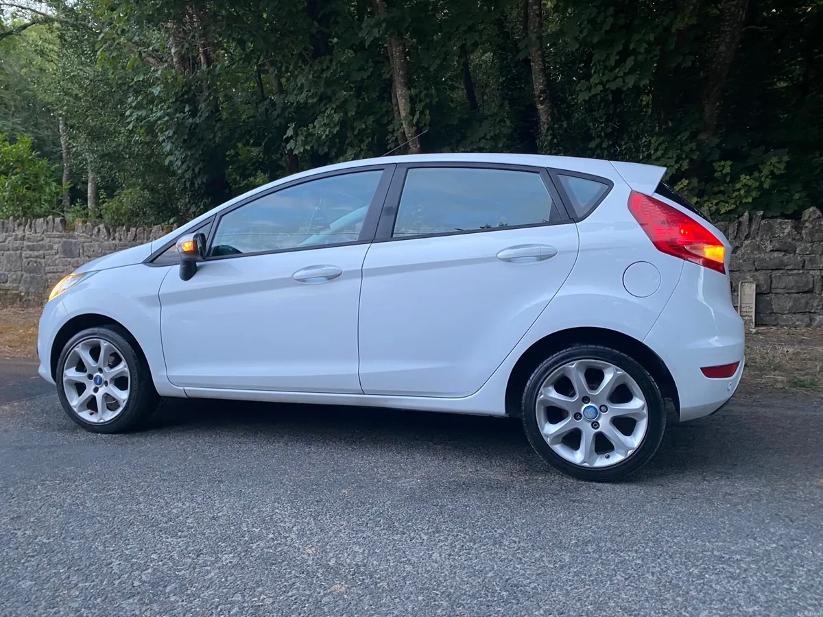 FORD FIESTA 🪅 SPORT AS NEW LOW KMS ❤️❤️ - Image 4
