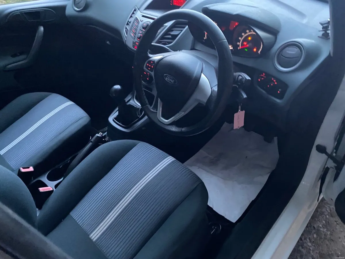 FORD FIESTA 🪅 SPORT AS NEW LOW KMS ❤️❤️ - Image 6