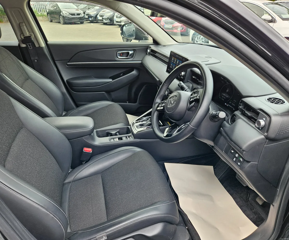 Honda Vezel 2022 Petrol Hybrid 25k miles only - Image 6