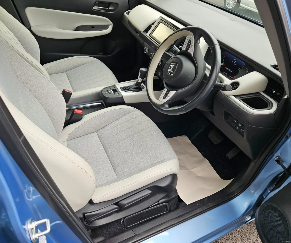 2022 Honda Fit e:HEV  Hybrid Automatic 21Kkms only - Image 5