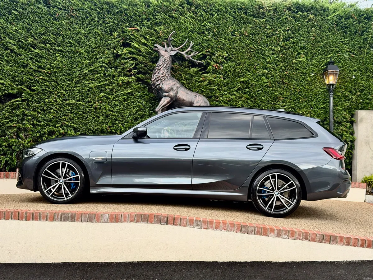2022 BMW 330e M Sport PHEV - Image 5