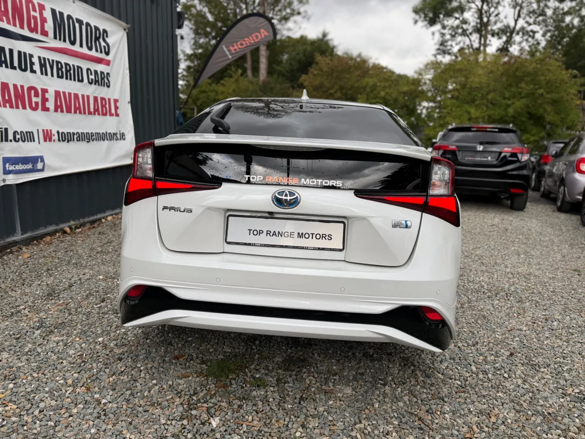 Toyota Prius 2021 S touring - Image 5