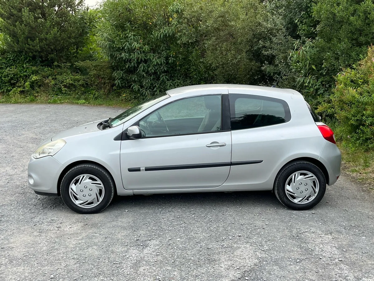 Renault Clio 2011 1.1 Petrol  Immaculate !! - Image 4