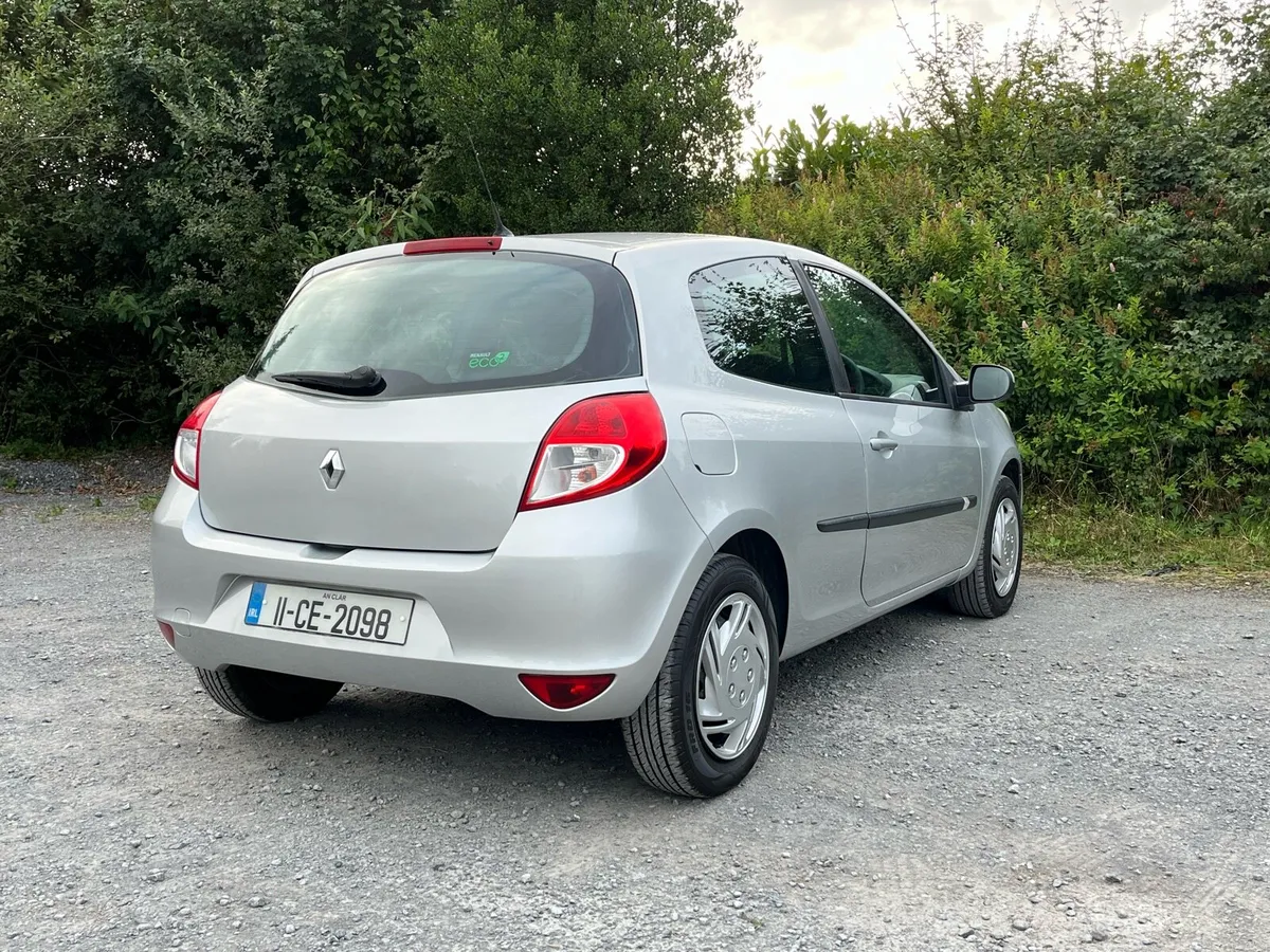 Renault Clio 2011 1.1 Petrol  Immaculate !! - Image 6