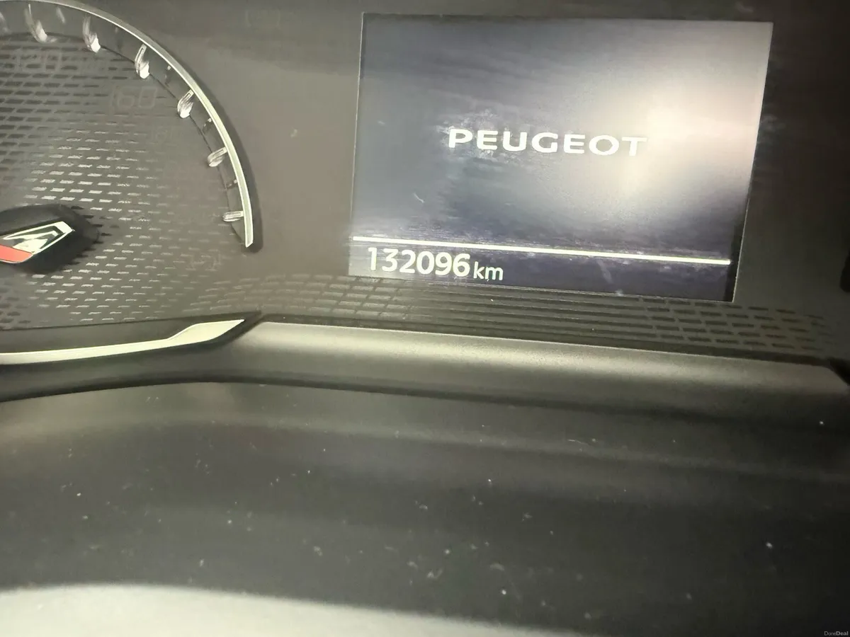 White Peugeot 2008 - Image 2