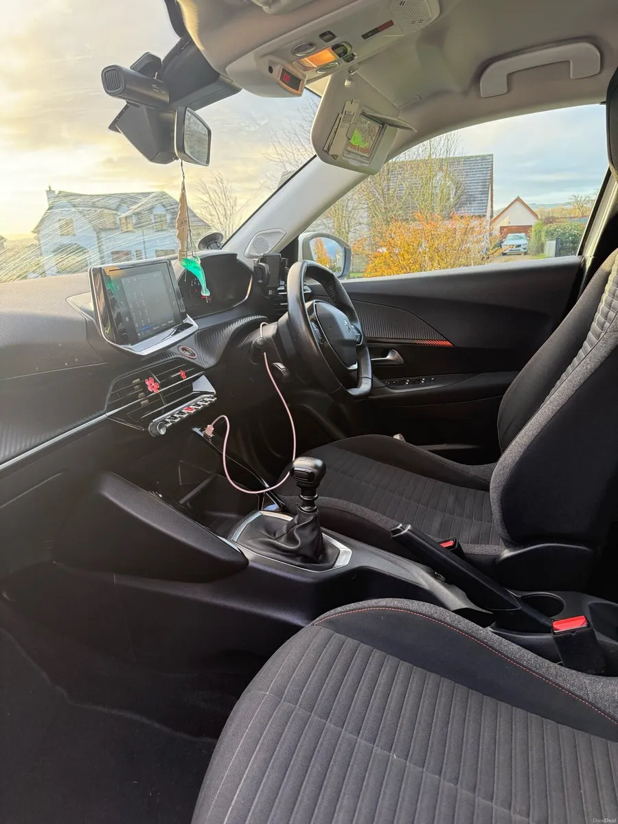 White Peugeot 2008 - Image 6