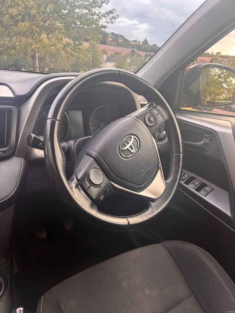Toyota RAV4 2017 - Image 5