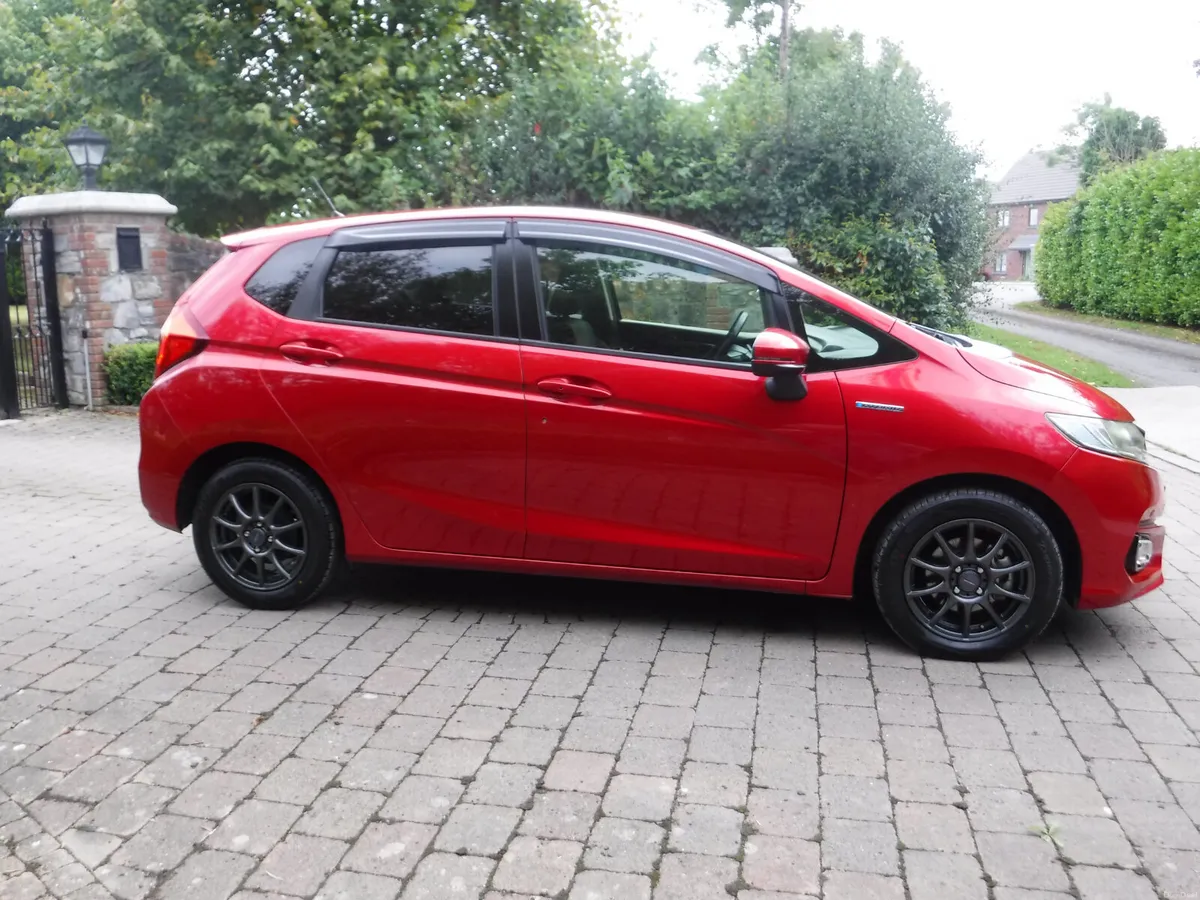 HONDA FIT 1.5 AUTO HYBRID ANDROID+CARPLAY - Image 2