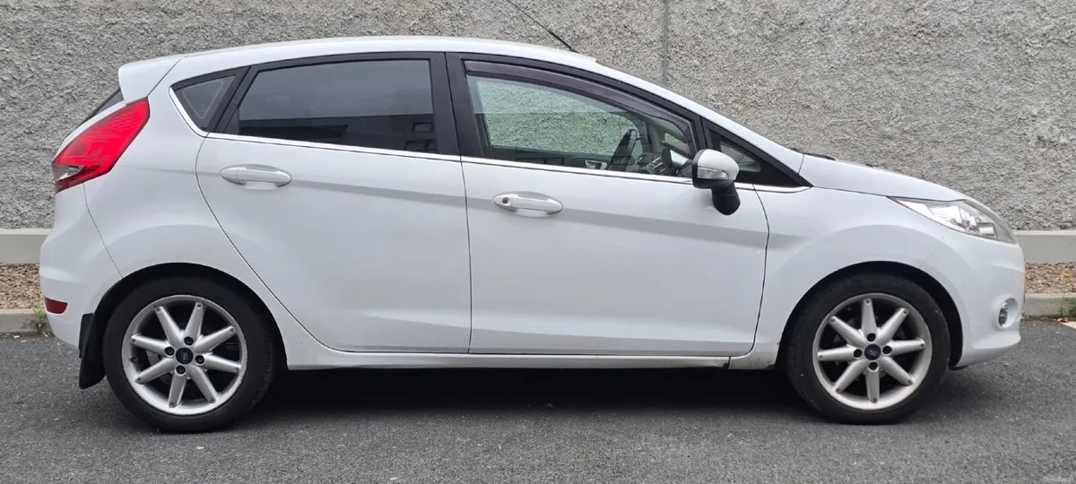 Ford Fiesta 2011 - Image 4