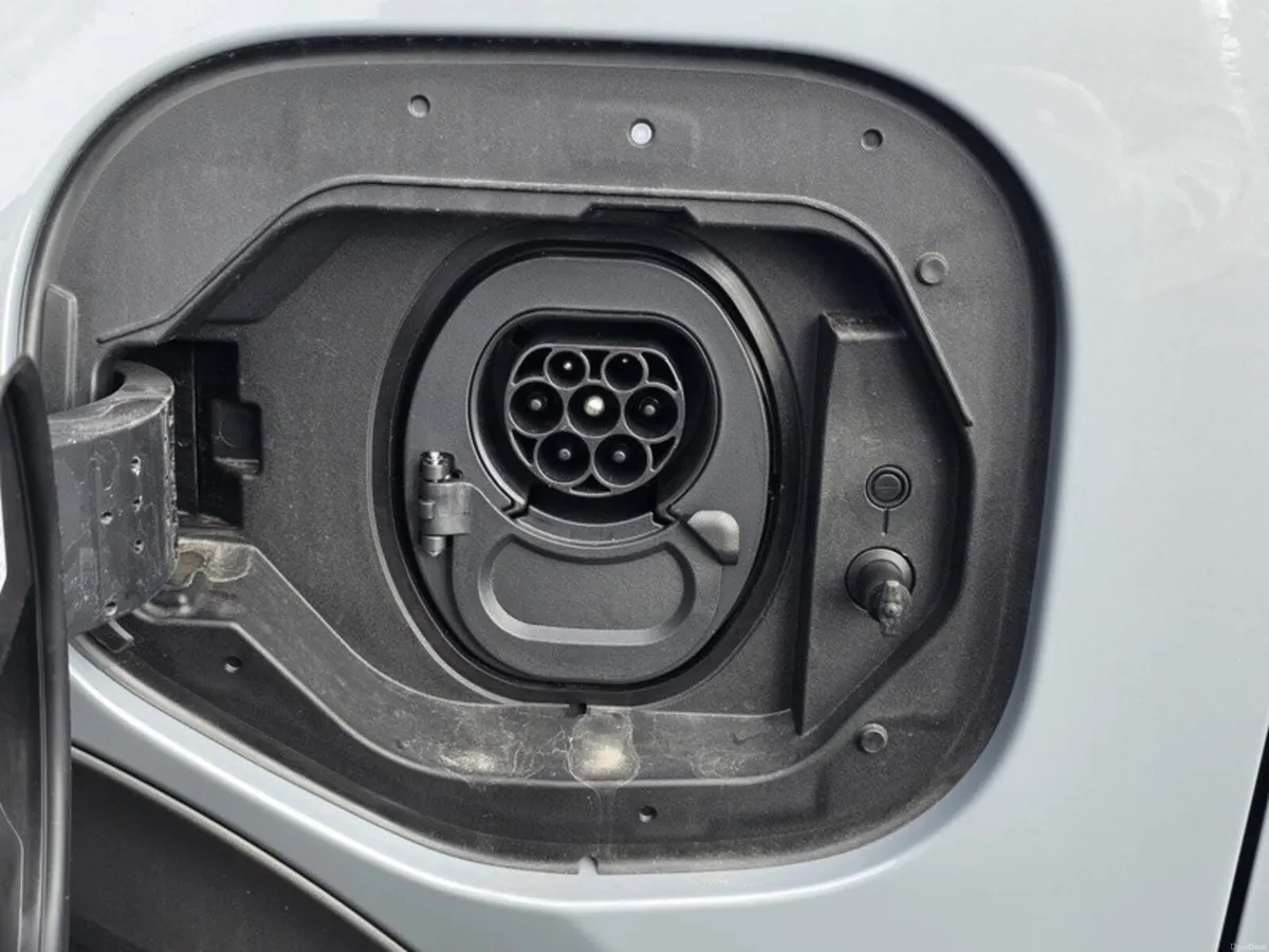 Toyota C-HR Electric Premier  Save €9,000 - Image 6