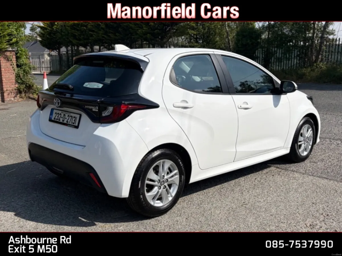 2023 232 Toyota Yaris Luna 1.5 Petrol Hybrid - Image 4