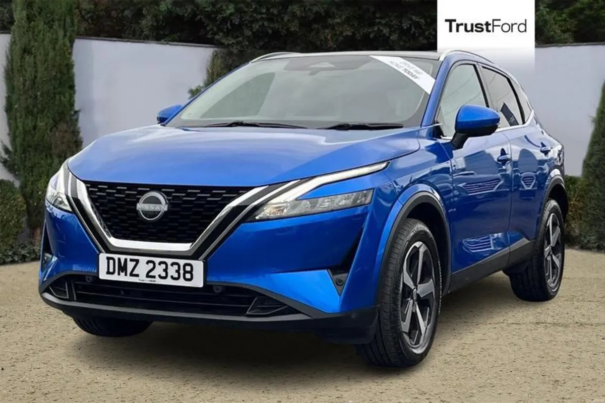 Nissan Qashqai 1.3 DiG-T MH N-Connecta [Glass Roof - Image 5