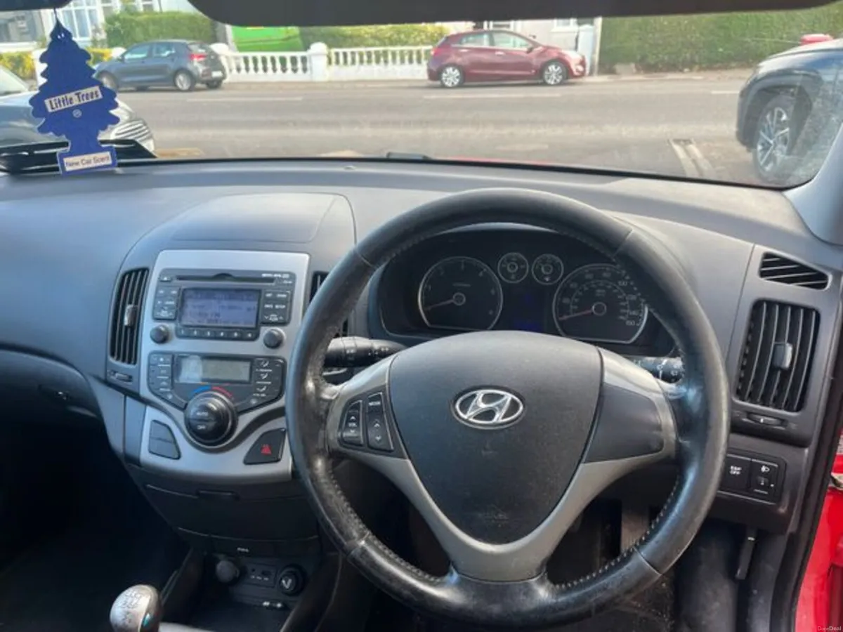 Hyundai i30 1.6 Crdi Premiumi 5DR - Image 6