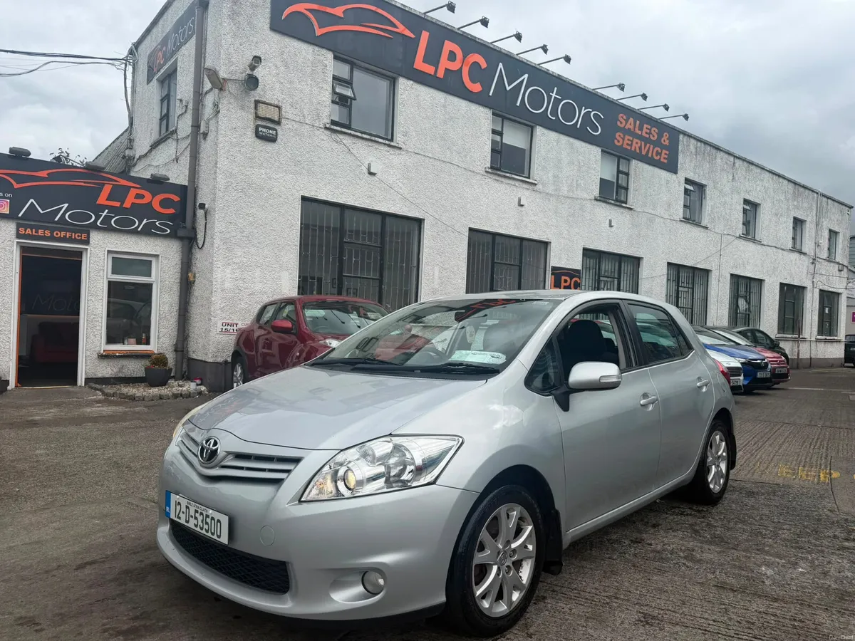 Toyota Auris 2012 - Image 2