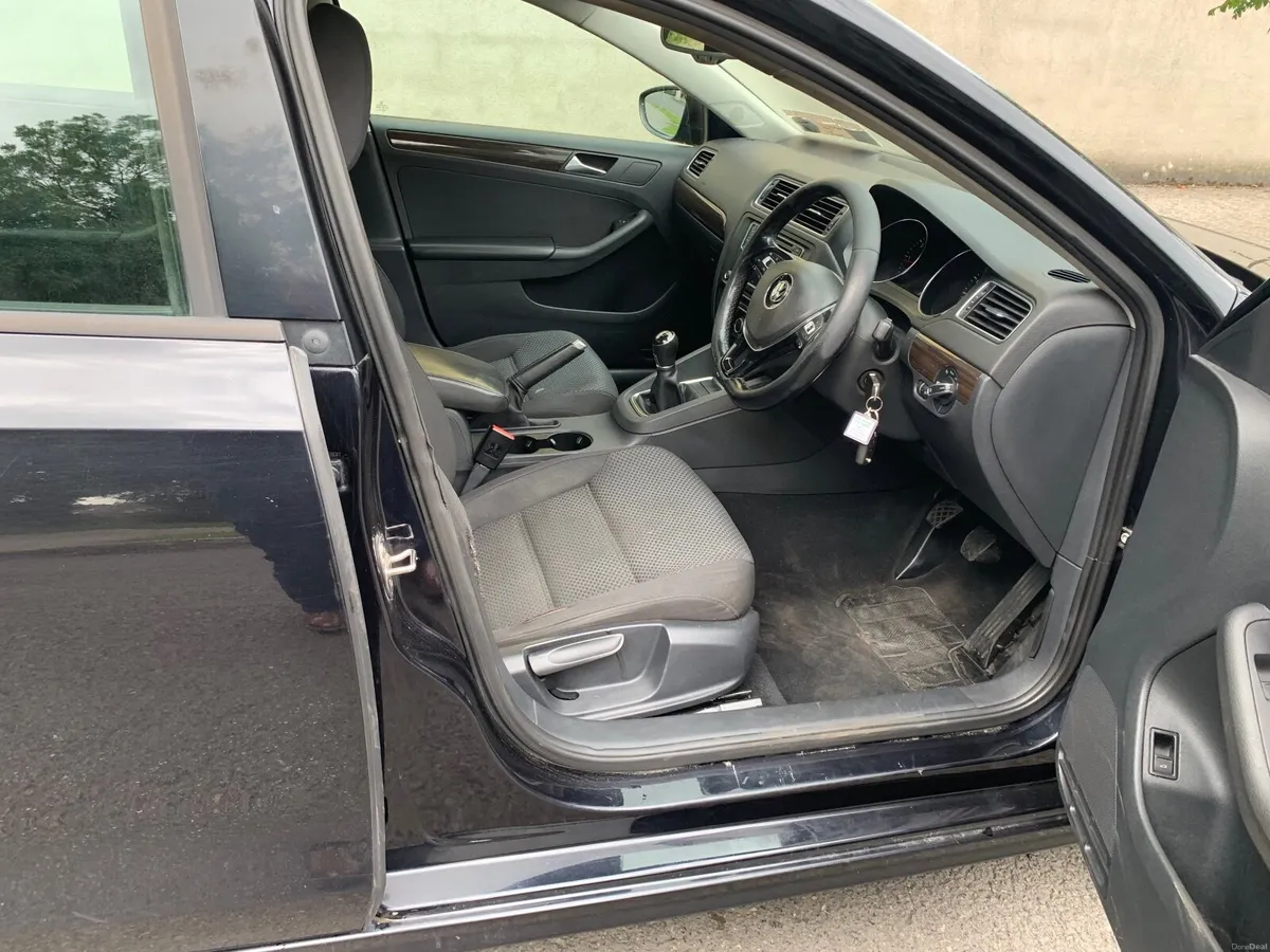 Volkswagen Jetta 2016 - Image 3