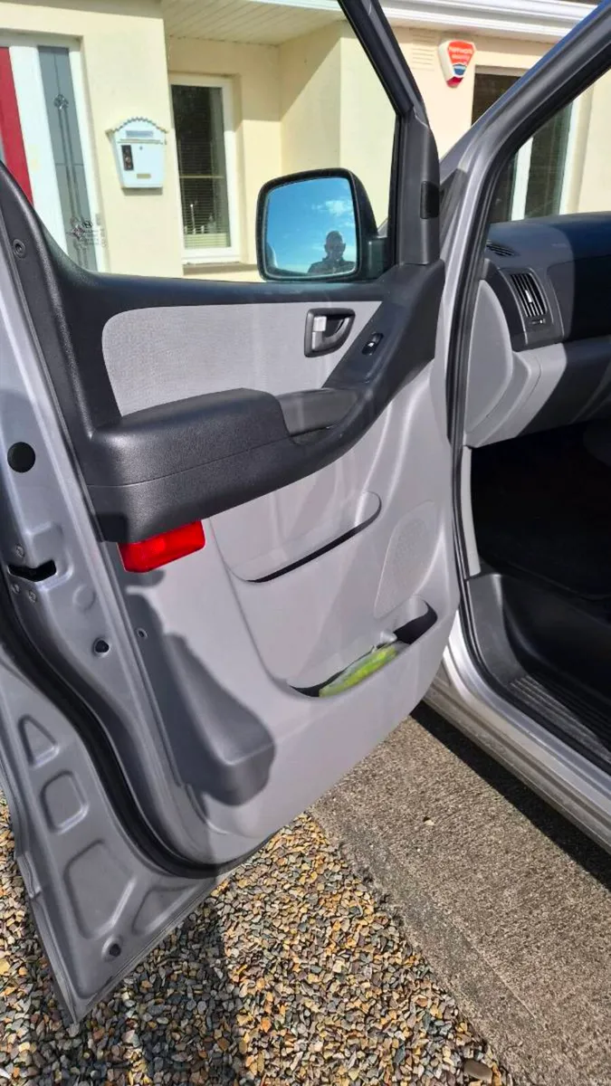Hyundai montana 8 seater - Image 2