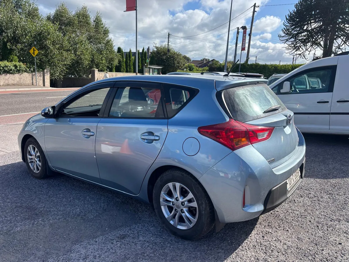 Toyota Auris 2013 NEW MODEL  1.4 DIESEL  LOW MILES - Image 2