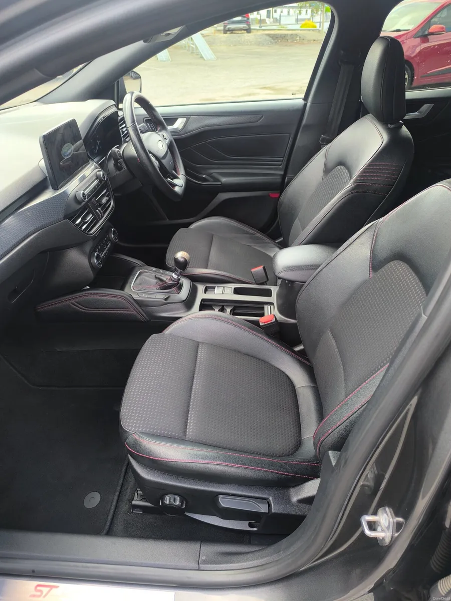 191 Ford Focus 1.0 T ST LINE - Image 5