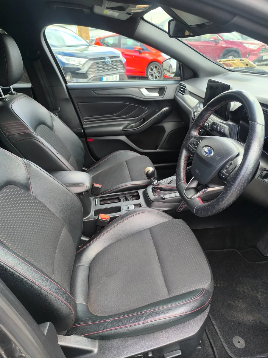 191 Ford Focus 1.0 T ST LINE - Image 6