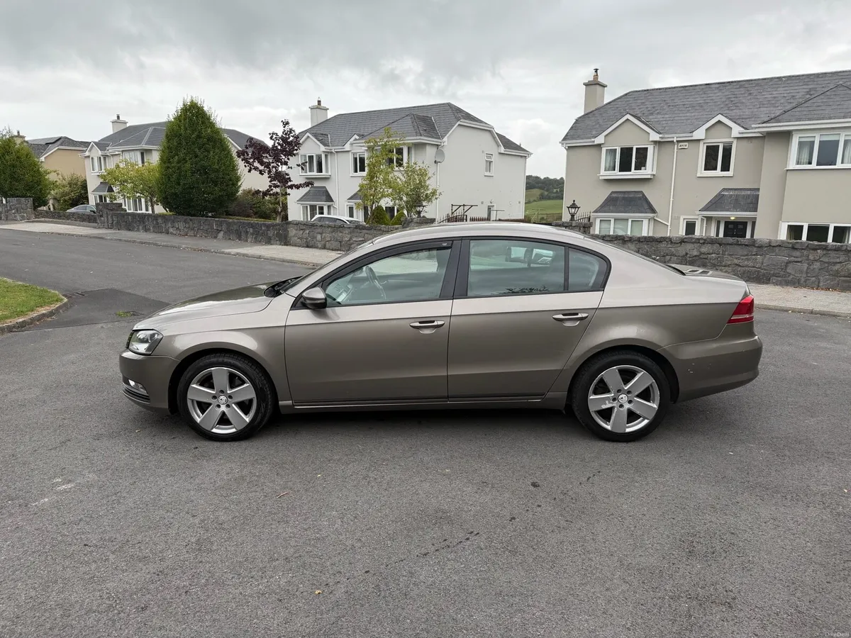 2011 Volkswagen Passat - Image 4