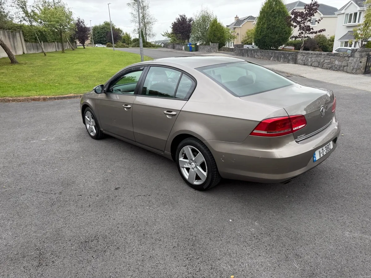 2011 Volkswagen Passat - Image 5