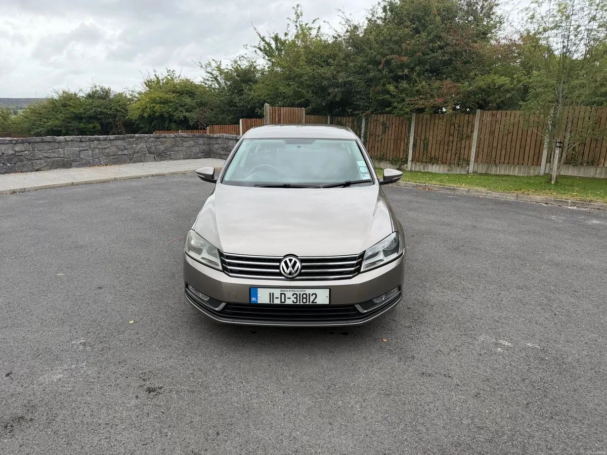 2011 Volkswagen Passat - Image 2