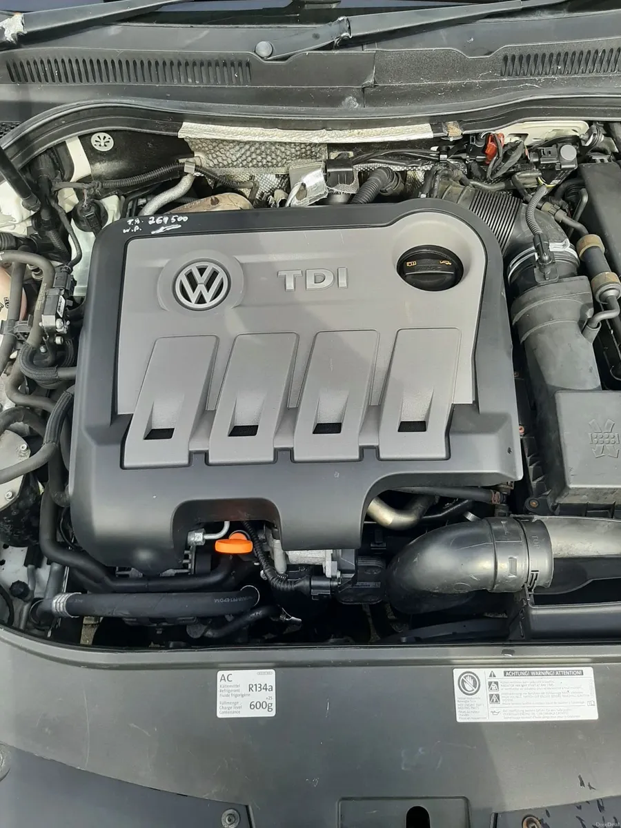 Volkswagen Passat CC 2011, 2.0 diesel manual. - Image 2