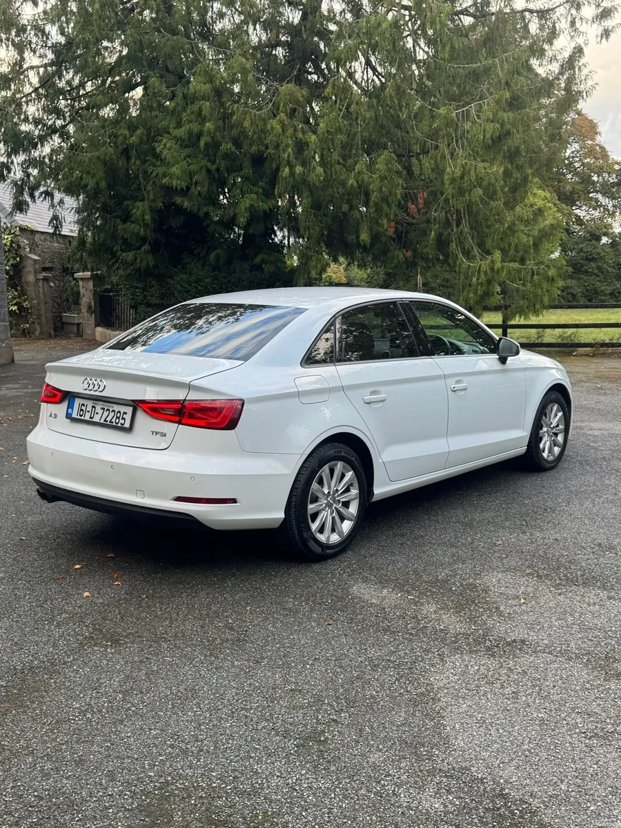 Audi A3 Sedan 1.4 TFSI Ambiente Automatic - Image 2