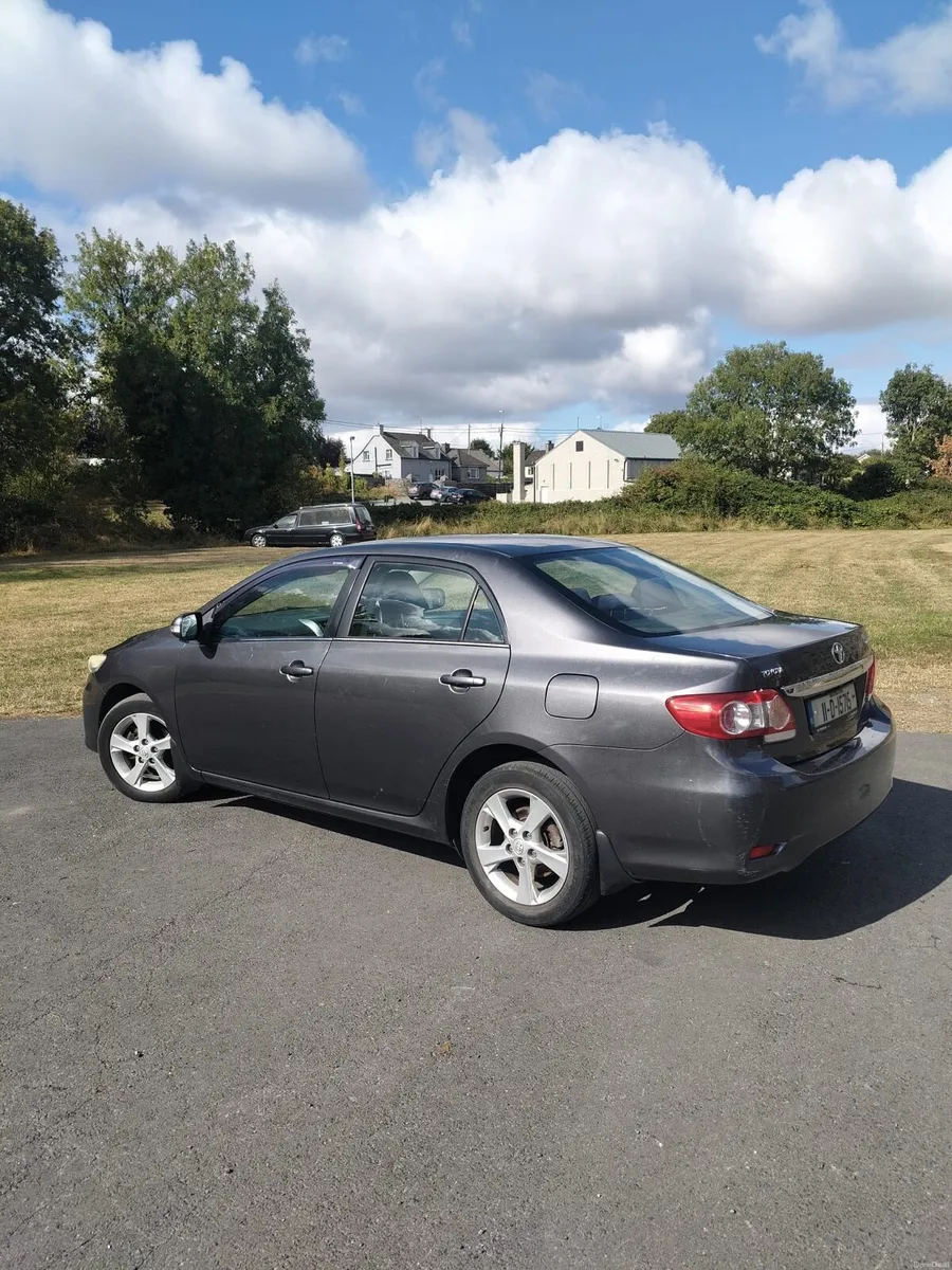 Toyota  Corolla - Image 2