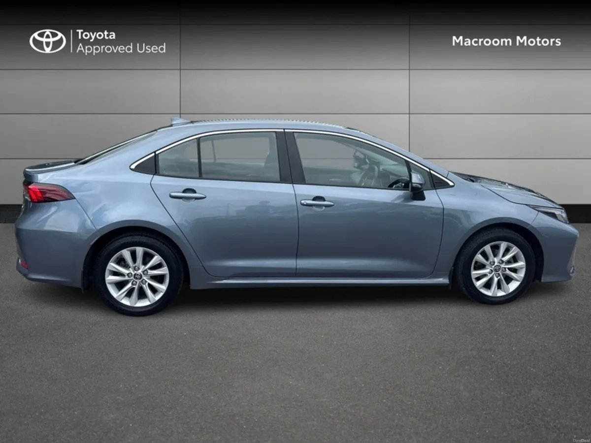 Toyota Corolla LUNA 4DR - Image 3