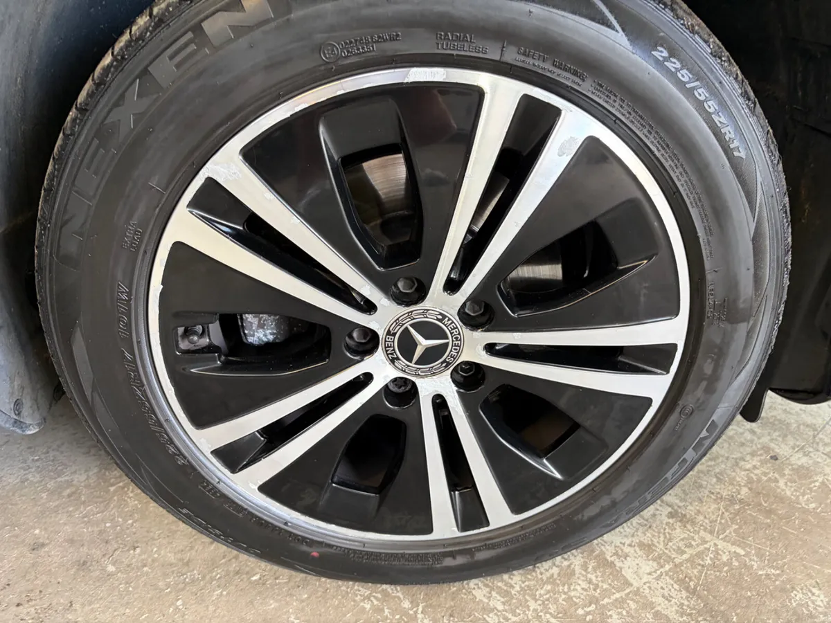 Mercedes-Benz E-Class 2019 AVANTGARDE ESTATE - Image 3