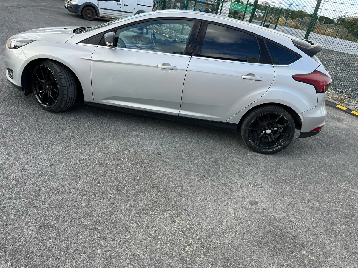 Car - Image 3