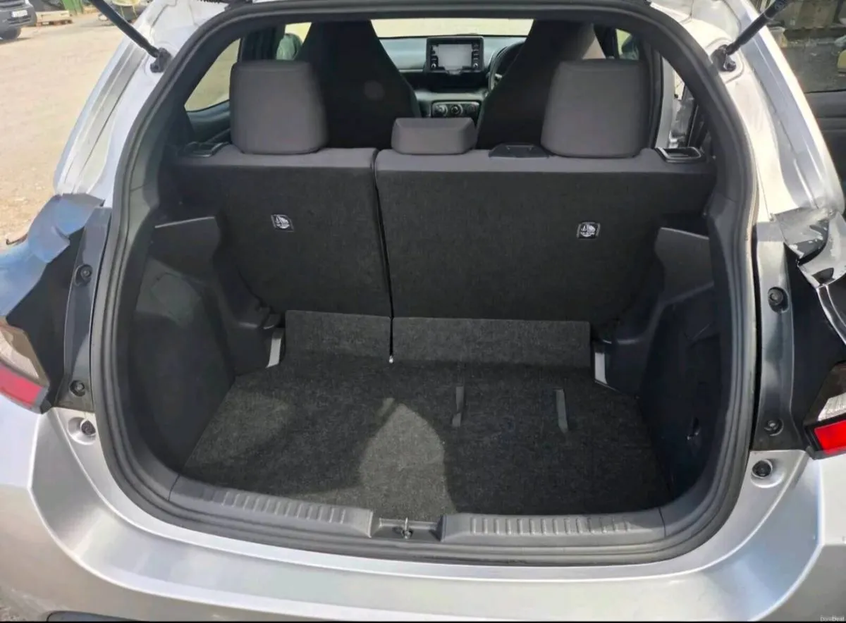 2023 toyota yaris - Image 3
