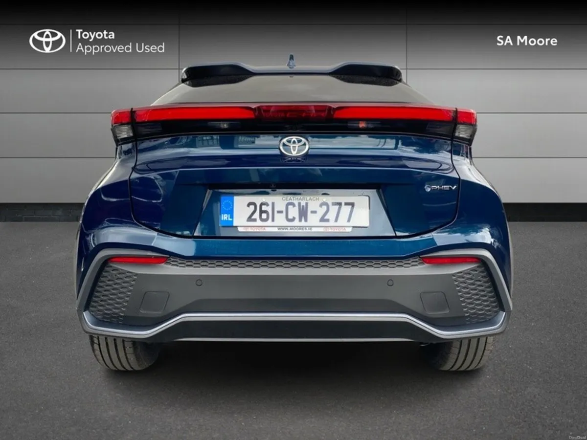 Toyota C-HR PHEV SPORT - Image 4