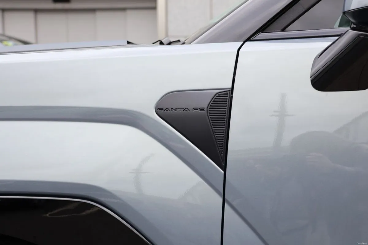 Hyundai Santa Fe 1.6 PHEV 4WD Calligraphy , 22 All - Image 4