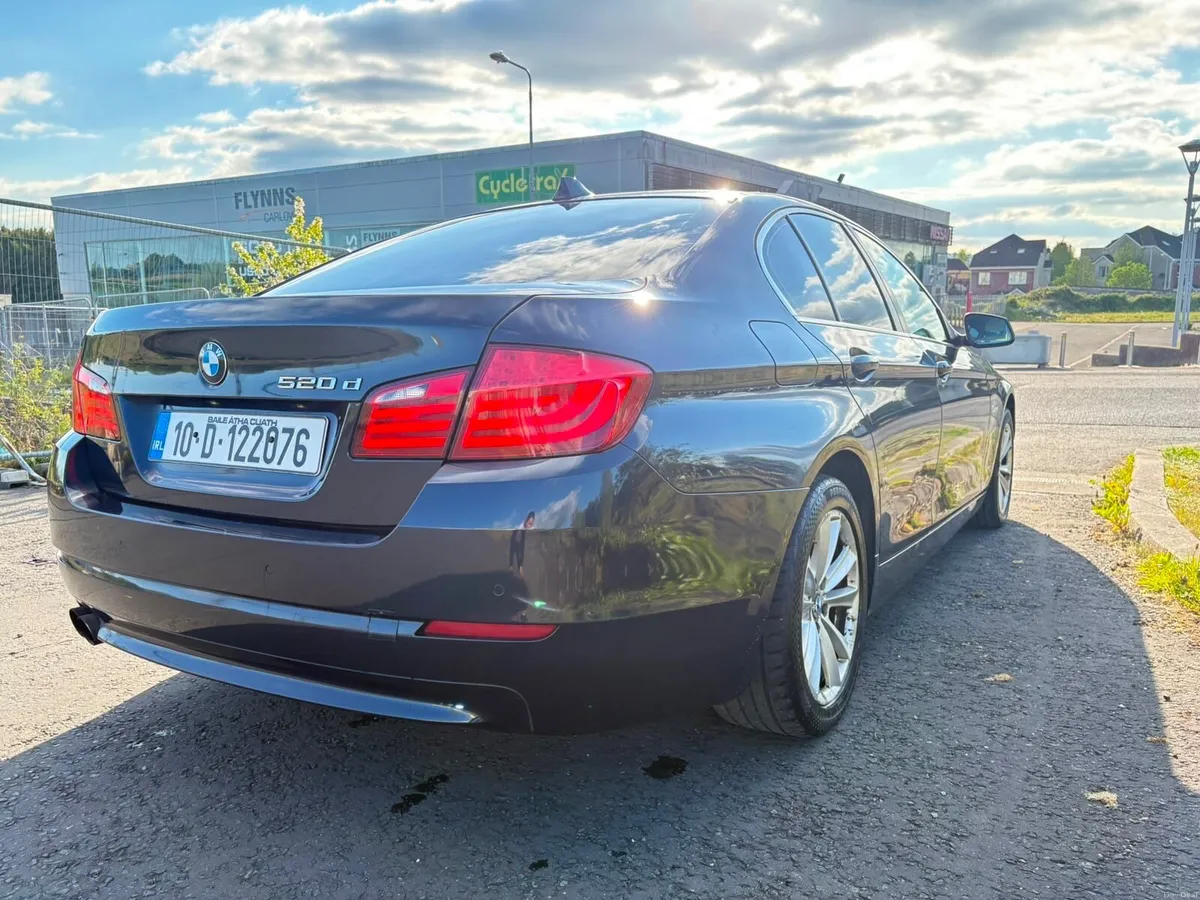 BMW 5-Series 2010 - Image 2