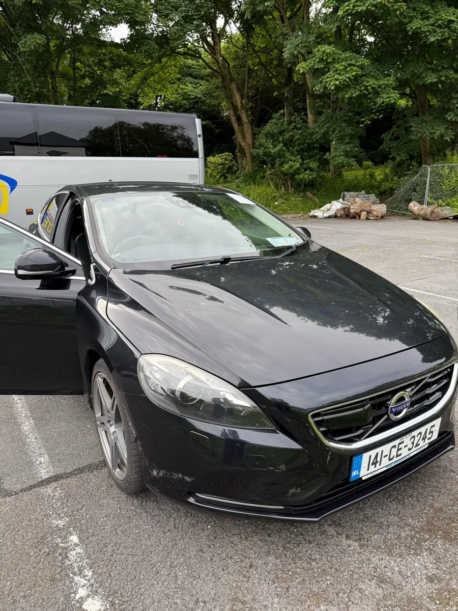 Volvo V40 1.6 Petrol Automatic - Image 1