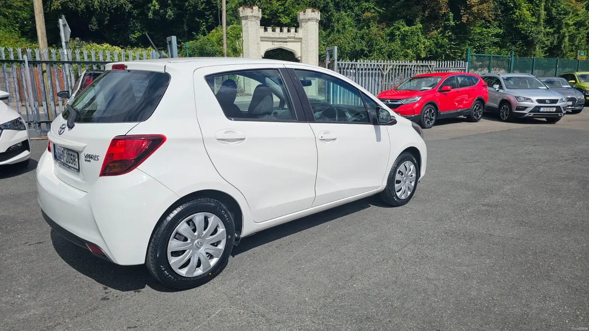 Toyota Yaris 2015  Luna AUTOMATIC - Image 6