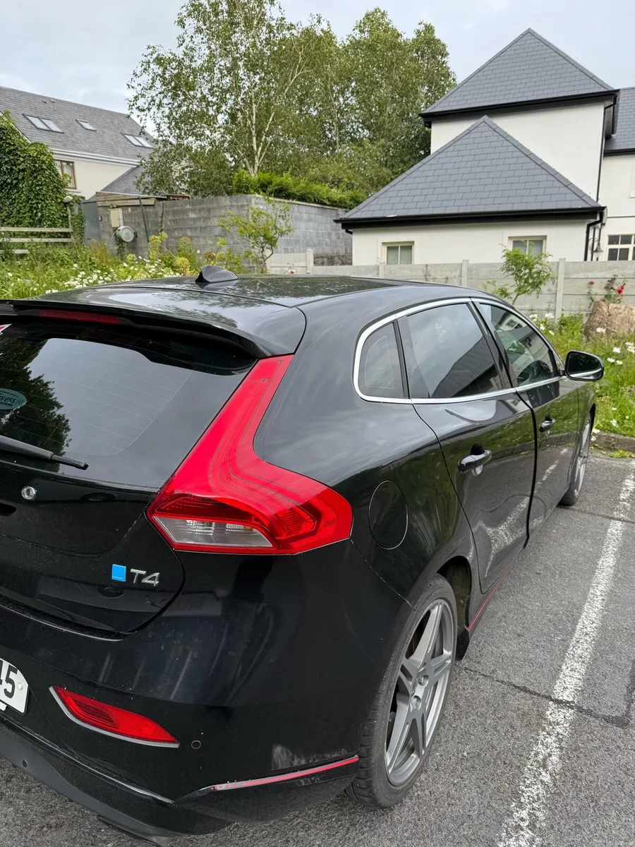 Volvo V40 1.6 Petrol Automatic - Image 3