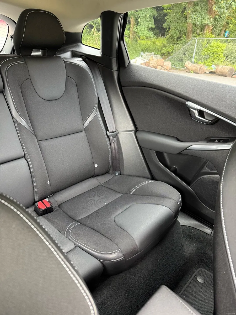 Volvo V40 1.6 Petrol Automatic - Image 5