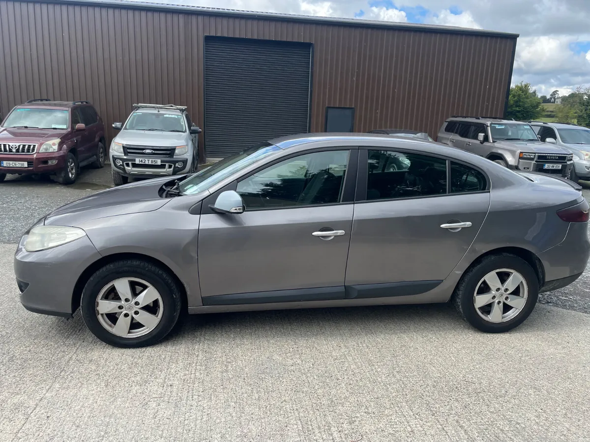 Renault Fluence 2011, tested and tax 2027 - Image 3
