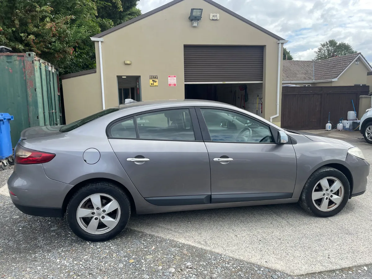 Renault Fluence 2011, tested and tax 2027 - Image 2
