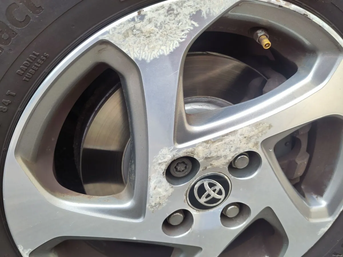 Toyota Yaris 2015 - Image 2